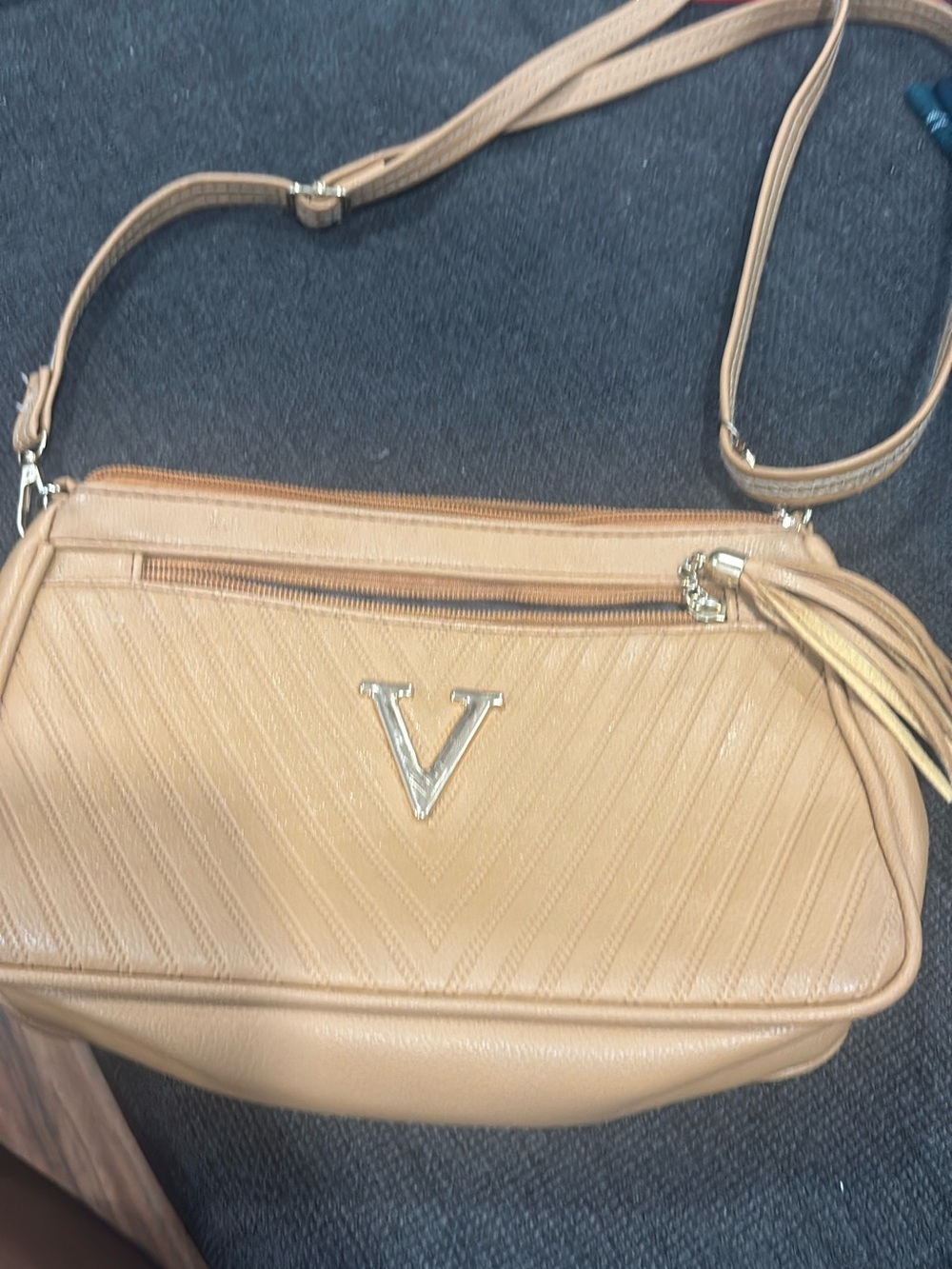 Source Unknown Beige Quilted Crossbody Bag with Gold V Accent